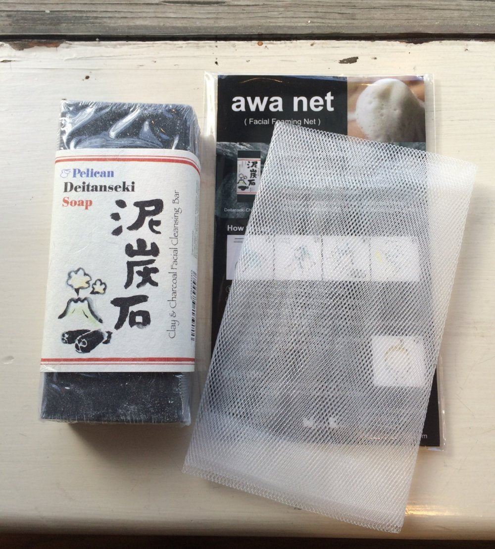 The Deitanseki "Awa net" is specially designed to help build a luxurious lather 